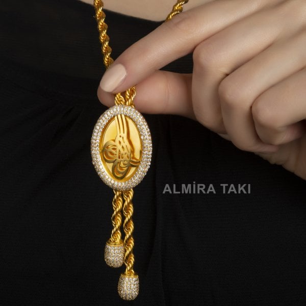 Tuğralı Arnavut Kösteği